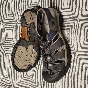 Keen Mens water shoe with Anatomic footbed